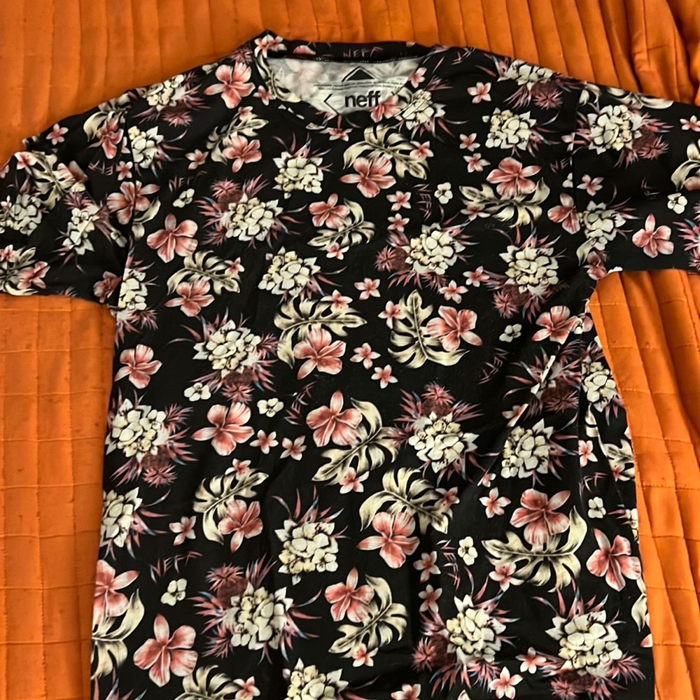 Floral neff T-shirt